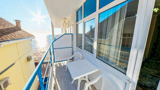 Гостиница Шторм Лазаревское 3х-местный "однокомнатный"  "Вид на Море" (боковой) с балконом-5