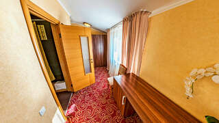 Гостиница Шторм Лазаревское 3х-местный "однокомнатный" "Без определенного вида" c балконом-4