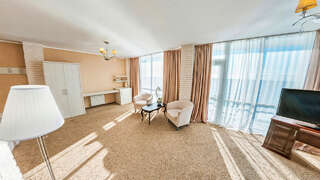 Гостиница Шторм Лазаревское 3х-местный "однокомнатный" Люкс "Вид на Море" (панорамный прямой) с балконом-6