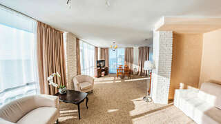 Гостиница Шторм Лазаревское 3х-местный "однокомнатный" Люкс "Вид на Море" (панорамный прямой) с балконом-3