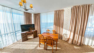 Гостиница Шторм Лазаревское 3х-местный "однокомнатный" Люкс "Вид на Море" (панорамный прямой) с балконом-5