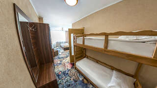 Гостиница Шторм Лазаревское 5 ти-местный "однокомнатный" "Вид на Море" (боковой) с балконом-1