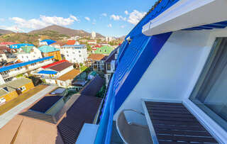 Гостиница Шторм Лазаревское 2х-местный "однокомнатный"  "Вид на Море" (боковой) с балконом-3